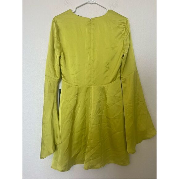 Marciano Captured Heart Bell Sleeve Dress NEW - Picture 8 of 9